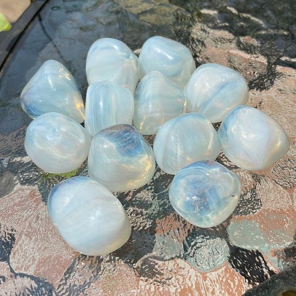 12 Calming Opalite Glass Stones Aquarium Healing Stone Decor - Picture 4 of 4